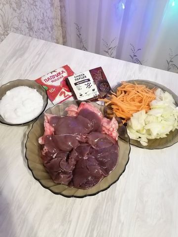 Печень кролика с грибами в сметанном соусе на сковороде — рецепт с фото