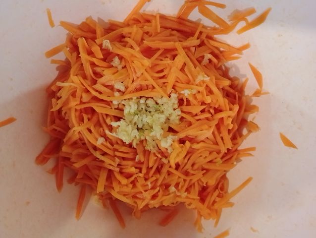 Морковь по-корейски домашняя с чесноком
