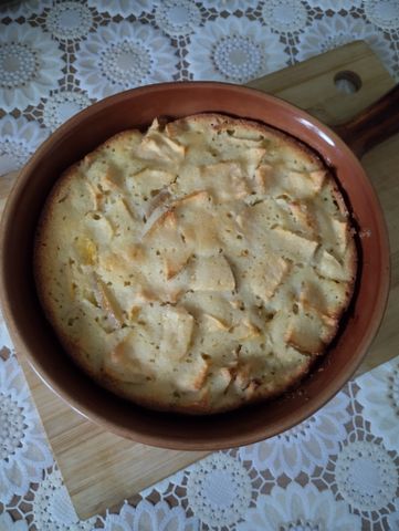 Воздушный пирог на кефире с яблоками без яиц