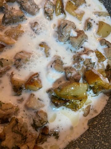 Быстрый ужин за полчаса: рецепт сливочной свинины с грибами