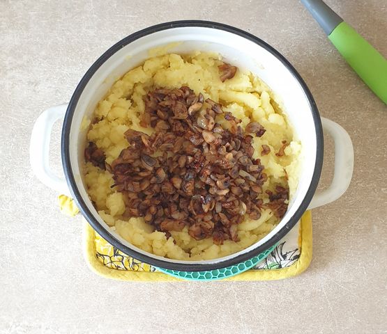 Чебуреки с картошкой — домашний рецепт с фото