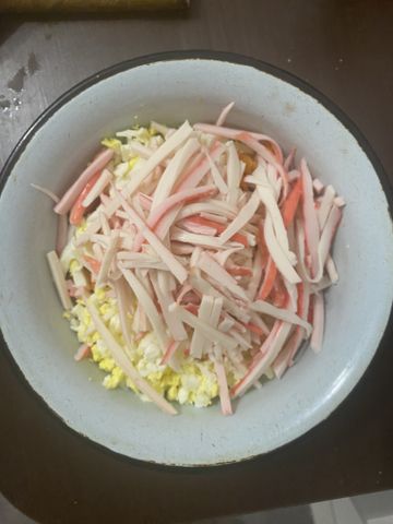 Салат «Кудрявый» с морковью и крабовыми палочками, рецепт с фото — kormstroytorg.ru