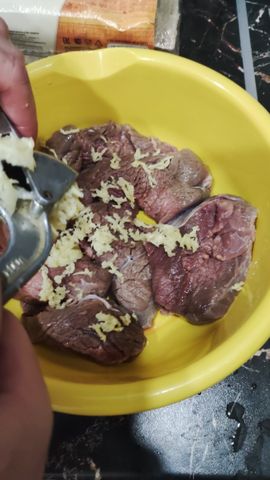 Готовим мясо лося: рецепты для дома и для походных условий