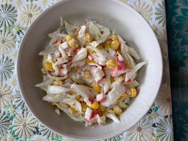 Крабовый салат с капустой и кукурузой - пошаговый рецепт с фото