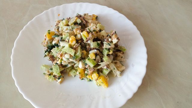 Салат со шпротами — самые вкусные рецепты