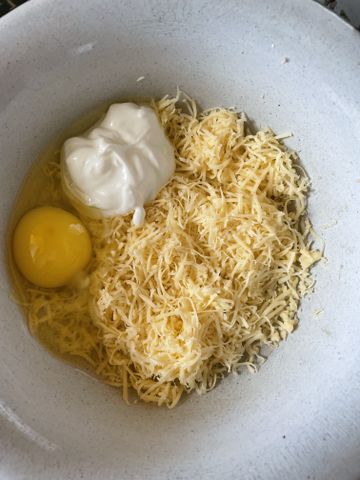 Пальчики оближешь: рецепт куриного филе, фаршированного грибами и сыром