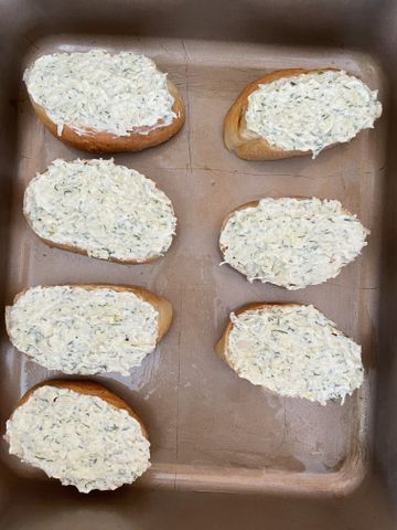 Бутерброд с сыром и чесноком
