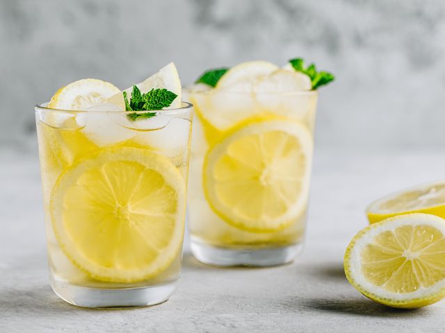 15 рецептов домашнего лимонада, который вкуснее магазинного - Лайфхакер