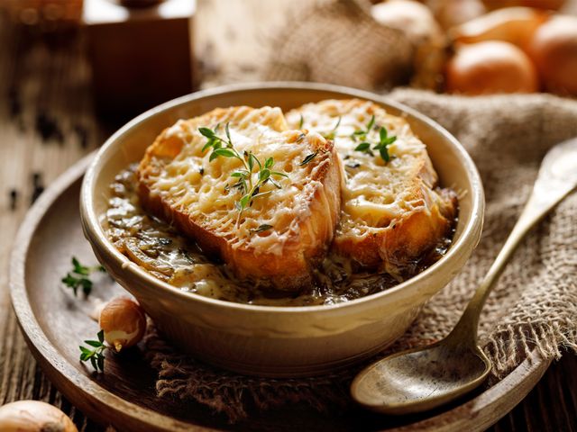 Традиционный французский луковый суп рецепт – Французская кухня: Супы. «Еда»