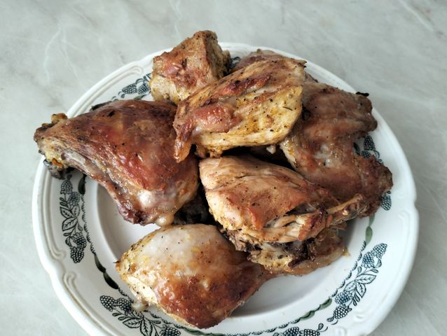 Курица с чесноком, майонезом и картошкой в духовке рецепт