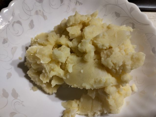 Вкусная картофельная запеканка с сосисками и сыром в духовке