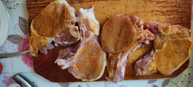 10 способов пожарить сочную и вкусную свинину на кости