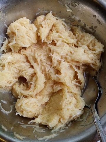 Драники картофельные с луком на сковороде