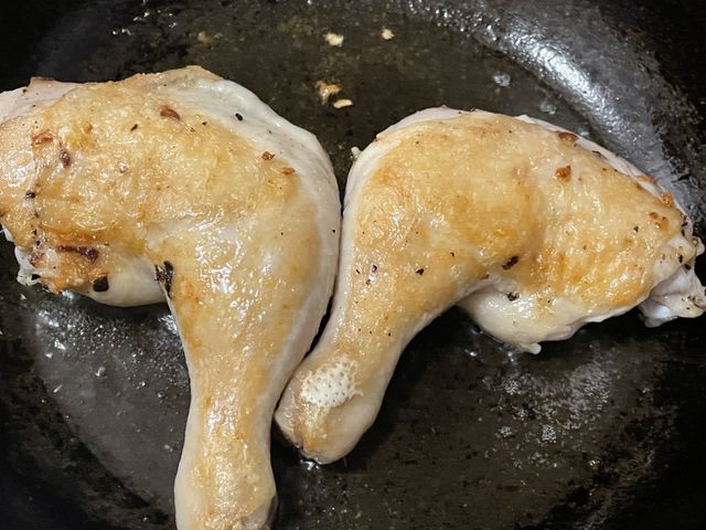 Куриные окорочка на сковороде - рецепт с фото на Пошагово ру