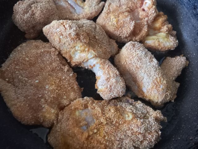 Жареная курица на сковороде с чесноком рецепт с фото пошагово - manikyrsha.ru