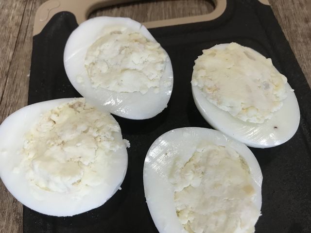 Горячая закуска из яиц, грибов и сыра — рецепт с фото