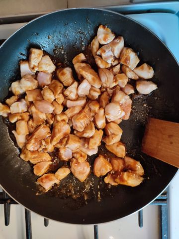 Курица в соусе терияки – простой рецепт вкусной закуски на ск�овороде