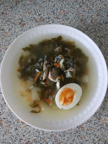 Суп со щавелем и куриным яйцом
