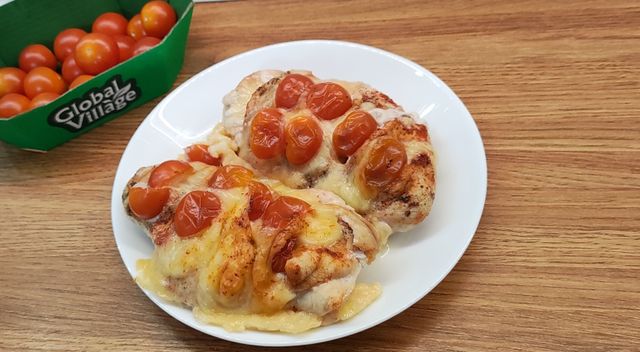 Куриная грудка с помидорами и сыром в духовке