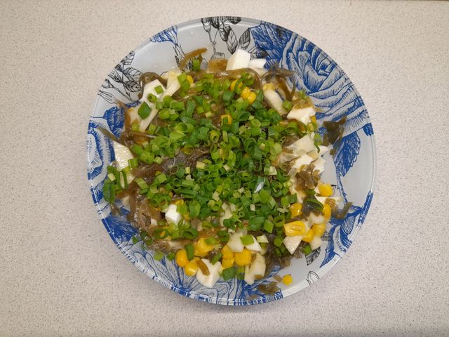 Салат из морской капусты с морковью и кукурузой