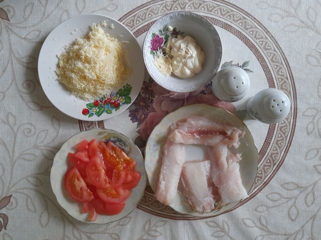 Рыба, запечённая под сыром и майонезом в духовке - Лайфхакер