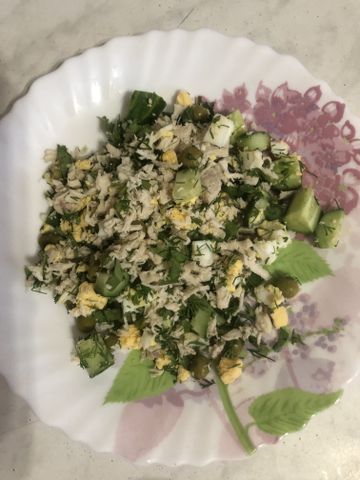 Легкий салат с кукурузой, горошком и свежим огурцом