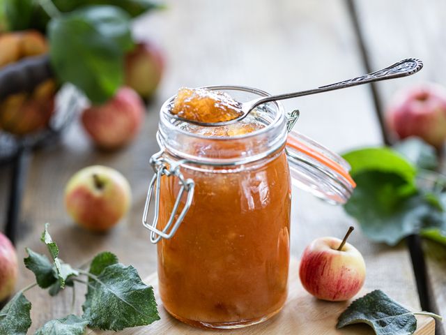 Ингредиенты для варки яблочного варенья дольками