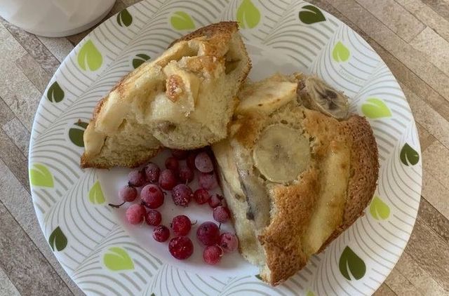 Шарлотка с яблоками и бананами в духовке: рецепт с фото пошагово