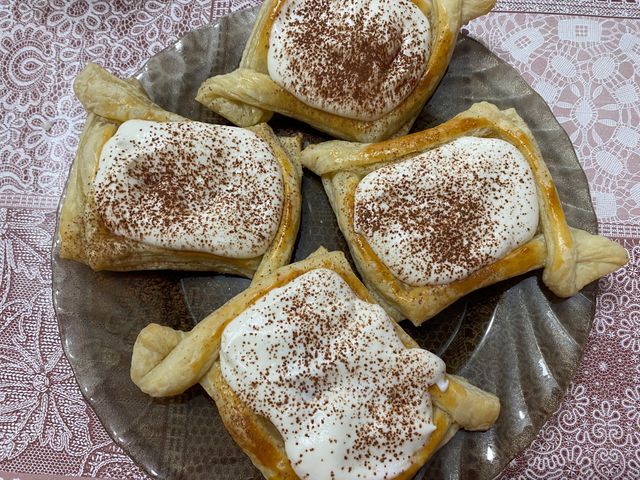 лодочки из слоеного теста с курицей и грибами и сыром в духовке | Дзен