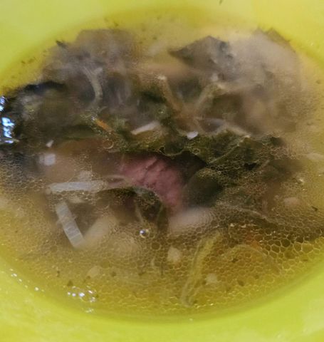 Щавелевый суп с тушенкой в мультиварке