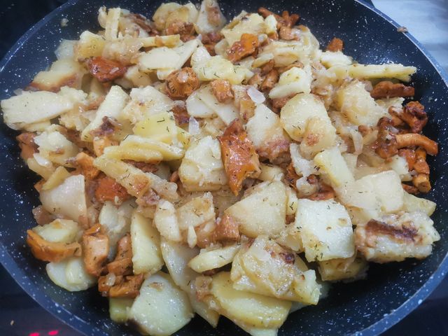 Жареная картошка с лисичками – пошаговый рецепт приготовления с фото