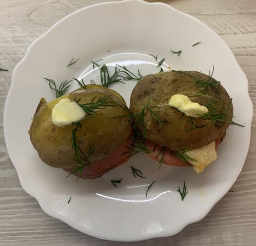 Жареная картошка с колбасой и яйцом