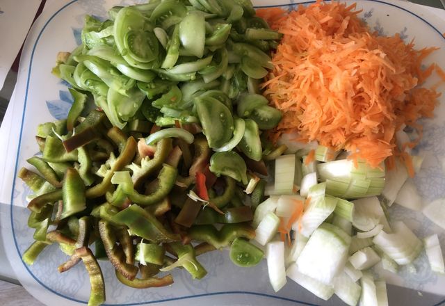 Салат из зелёных помидор по-корейски | Соленья, Рецепты с зелеными помидорами, Зеленые помидоры