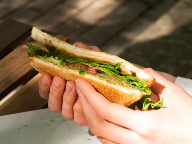 Сэндвичи на гриле с говядиной, ветчиной и сыром рецепт – Американская кухня: Сэндвичи. «Еда»