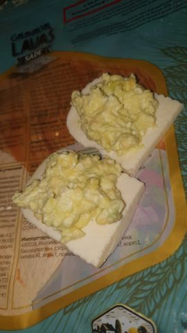 Семга с адыгейским сыром на тосте