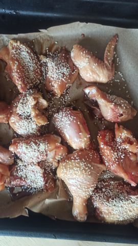 Курица в соево-медовом соусе с кунжутом в духовке