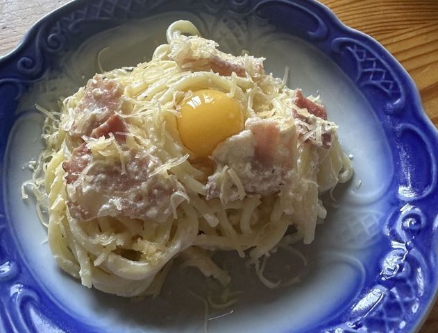 Вкусная классика, или спагетти карбонара с яйцом пашот