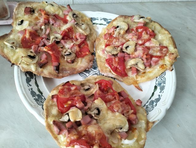 Мини-пицца с грибами, помидорами и колбасой – пошаговый рецепт приготовления с фото