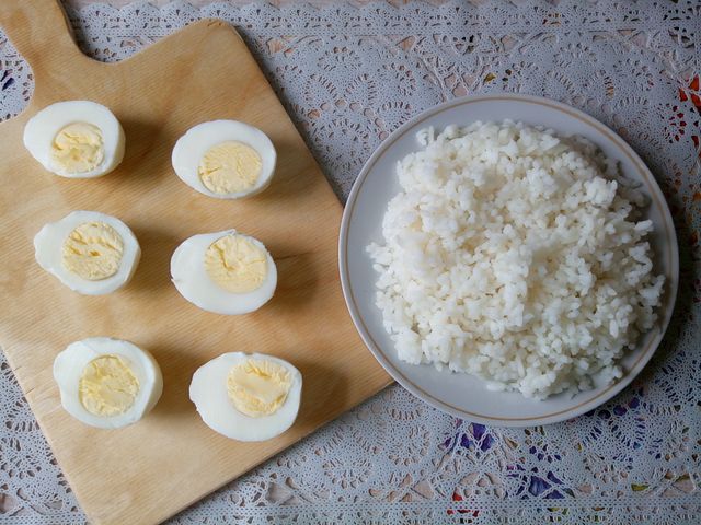 Как приготовить пирожки с рисом и яйцом в духовке. Рецепт