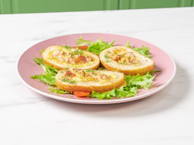 Горячие бутерброды с колбасой, яйцом и укропом на сковороде рецепт пошаговый с фото - азинский.рф