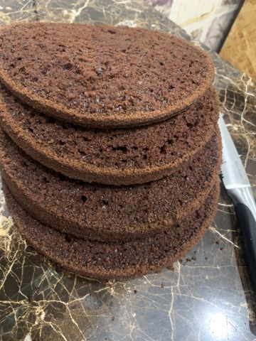 Шоколадный бисквит на кефире для торт в духовке — рецепт + 12 фото