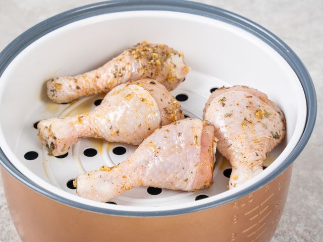 Куриные бедра в пароварке — рецепт с фото пошагово