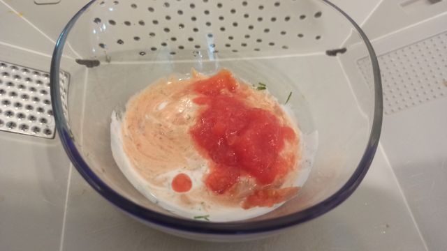 Мясо, тушенное в сметанно-томатном соусе