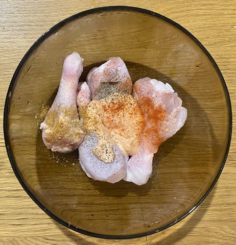 Очень вкусные куриные бёдрышки в сметане, пошаговый рецепт с фото на 832 ккал