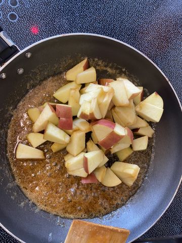 Яблоки в карамели — рецепт с фото пошагово. Как сделать жареные яблоки в кармели?