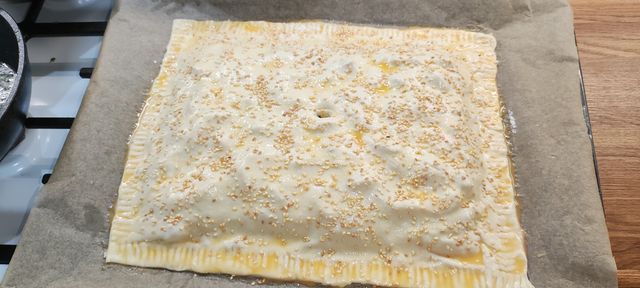 Пирог с капустой из слоеного теста (бездрожжевого): рецепт с фото пошагово