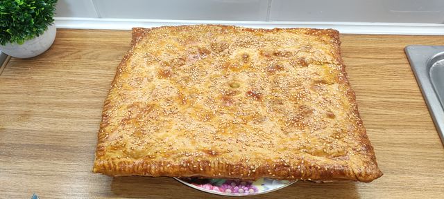 Пирог со щавелем из слоеного теста - пошаговый рецепт с фото на уральские-газоны.рф