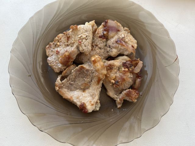 Свиной окорок кусочками на сковороде - вкусный рецепт сочной свинины с фото
