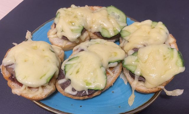 Хайповые бутерброды с сыром и колбасой в кляре