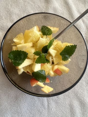 Рецепт Фруктовый салат с фейхоа, яблоками и мандаринами